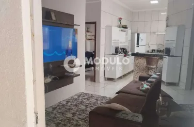 Casa à venda na Alameda José de Oliveira Guimarães, --, Jardim Holanda, Uberlândia