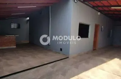 Casa com 2 quartos para alugar na Rua Josefina da Fonseca e Silva, --, Jardim Europa, Uberlândia