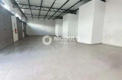 Loja comercial disponível para locação no bairro Jardim Califórnia.
