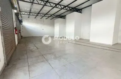 Loja comercial disponível para locação no bairro Jardim Califórnia.