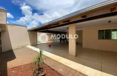 Casa com 3 quartos para alugar na Rua Udine, --, Jardim Europa, Uberlândia