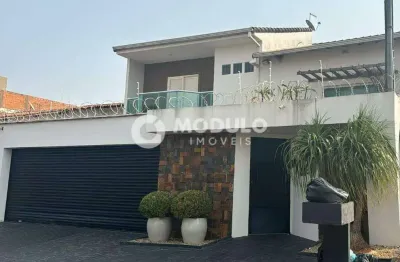 Casa com 3 quartos para alugar na Rua das Orquídeas, --, Cidade Jardim, Uberlândia