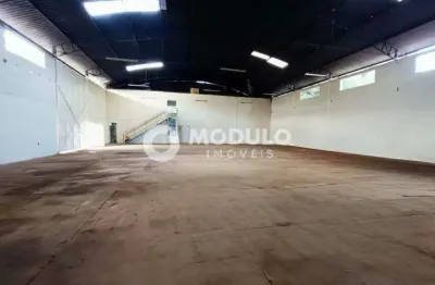 Barracão disponível para locação no bairro Distrito Industrial.