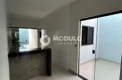 CASA RESIDENCIAL à venda, 3 quartos, 1 suíte, 2 vagas, NOVO MUNDO - Uberlândia/MG