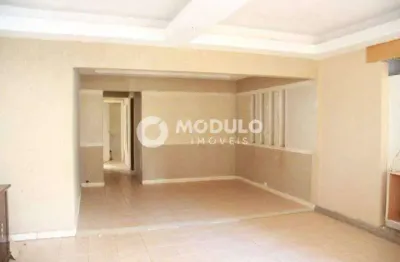 Casa residencial disponível para locação no bairro Granada.