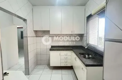 Apartamento disponível para locação no bairro Santa Mônica.