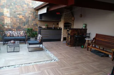 Casa pronta para morar no condomínio vintage, 3dorms sendo 1 suíte, área gourmet e 2 vagas de garagem.
