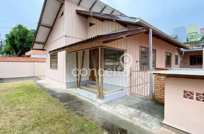 Casa com 3 quartos para alugar em Água Verde, Blumenau 