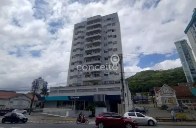 Apartamento semimobiliado com 2 dormitórios no victor konder!