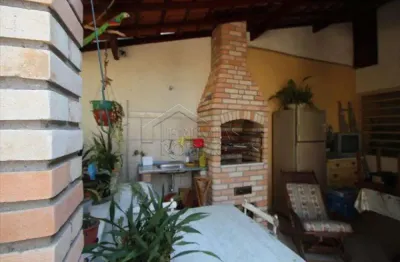 Casa com 3 quartos à venda na Vila Jaboticabeira, Taubaté 