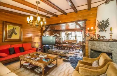 Casa à venda com 5 dormitórios no jardim embaixador em campos do jordão/sp