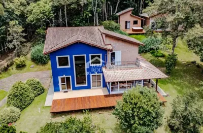 Casa assobradada à venda com 3 dormitórios no condomínio parque da mantiqueira em santo antônio do pinhal/sp.