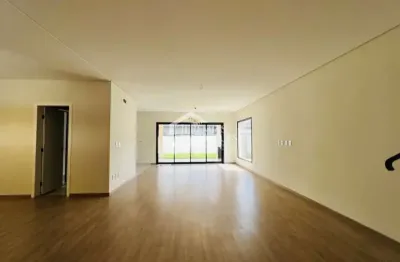 Casa assobradada à venda com 3 suítes no condomínio e ouro ville em taubaté/sp.