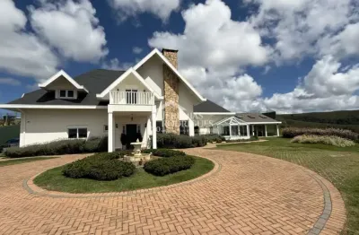 Casa à venda com 4 suítes no condomínio jardim monte belo em campos do jordão/sp.
