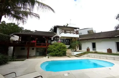 Casa para venda e locação no condomínio colonial village i em pindamonhangaba/sp.