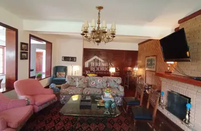 Casa à venda com 5 dormitórios no capivari em campos do jordão/sp.