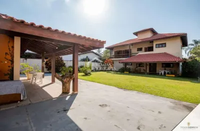 Casa à venda com 3 suítes no condomínio village paineiras em pindamonhangaba/sp.