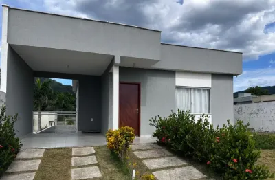 Casa com 2 quartos em condomínio próxomo ao centro de maricá