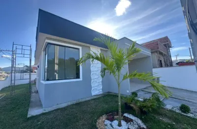 Casa com 2 quartos em condomínio próximo ao centro de maricá