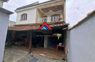 Vendo Lojas e 2 casas de 2 quartos em terreno de 400m² em Santíssimo