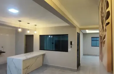 Casa 4 quartos (1 suíte) + piscina + fino acabamento