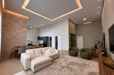 Casa térrea com 3 suítes no golden village - com piscina aquecida
