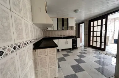 Casa ampla em condomínio fechado no Petromar I 5 quatos com 1suíte