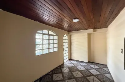 Casa simples, 2 quartos, lote 105 m², 2 vagas, QR 608, somente a vista! NÃO FINANCIA - SOMENTE A VISTA