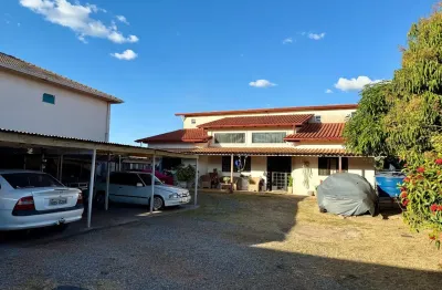 Casa tipo sobrado com 4 suítes em lote de 800 m² na Rua 12 – Vicente Pires