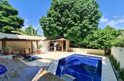 Casa triplex no quinta do candeal com 4 quartos reformada