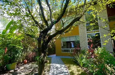 Casa a venda em condomínio fechado com 5 quartos em piatã