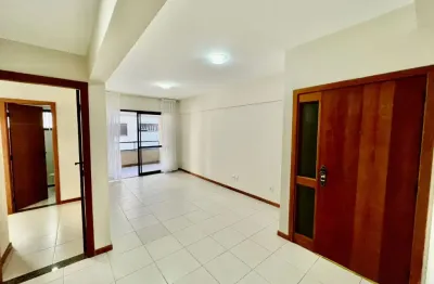 Apartamento a venda na pituba com 2 quartos varanda e armarios na alameda gênova
