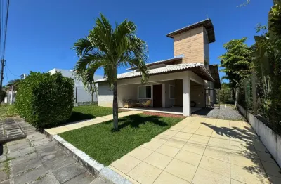Casa a venda na estrada do coco no condominio vila de joanes com 3 suites e área gourmet
