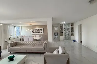 Apartamento a venda no itaigara com 3 suites reformado no igaratim