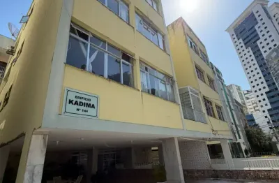 Apartamento a venda na barra com 3 quartos com dependência e armários