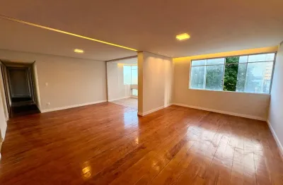 Apartamento a venda na Pituba com 4 quartos reformado e nascente