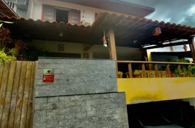 Casa a venda em Itapuã com 4 quartos nascente em condominio fechado