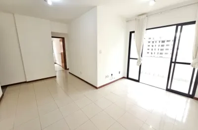 Apartamento a venda no Stiep com 3 quartos varanda e armarios no Baia Azul