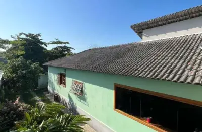 Manguinhos, serra es; casa com 3 quartos, e parte em construção.