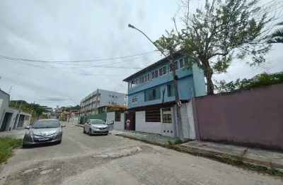 Casa à venda em Serra-ES: 3 quartos, 1 suíte, 2 salas, 3 banheiros, 2 vagas de garagem e 120 m² no bairro Novo!