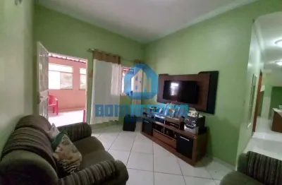 Vendo casa espaçosa e com terraço no centro,de alpercata - mg
