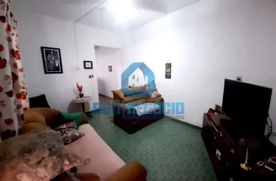 Casa baixa , parcelamento próprio , ótima localidade , três quartos