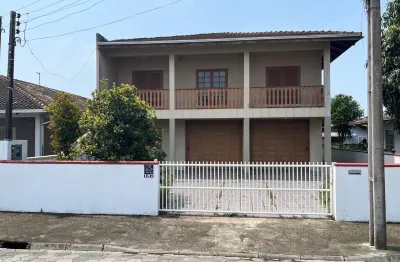 Sobrado vintage menos de 1 km das praias de são francisco do sul