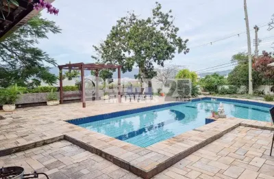 Casa tradicional em dois terrenos na trindade, florianópolis