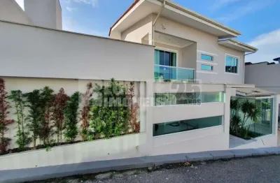 Casa à venda com 4 quartos no bairro Jardim Atlântico em Florianópolis