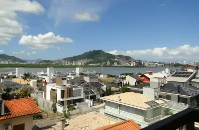 Casa com 4 dormitórios sendo 2 suítes em condomínio no bairro joão paulo em florianópolis.