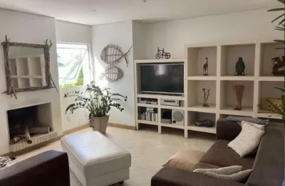 Casa contemporânea à venda com 3 quartos no bairro lagoa da conceição em florianópolis.