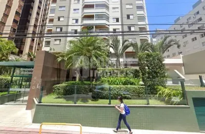 Apartamento com dois dormitórios  no centro próximo a beiramar.