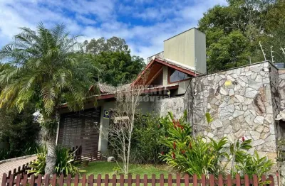Casa com 3 dormitórios no bairro pantanal em florianópolis