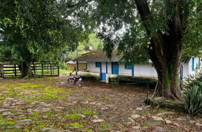 Luziania 21 alqueires. 10 km de chão. 13 divisões de pasto. toda na aroeira e arame liso. 1 mina. cerca de divisa toda no arame liso com 7 fio de aram